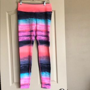 VEUC Lululemon Beachscape Wunder Unders, size 8